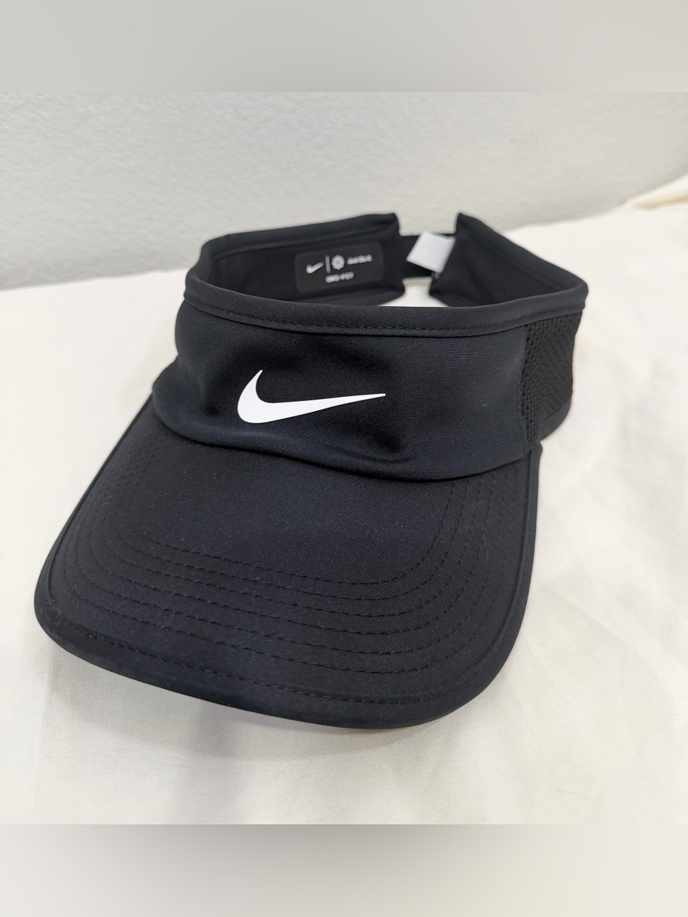 Nike Sports Visor Hat DRI-FIT Black White Athletic Performance Golf Tennis Women